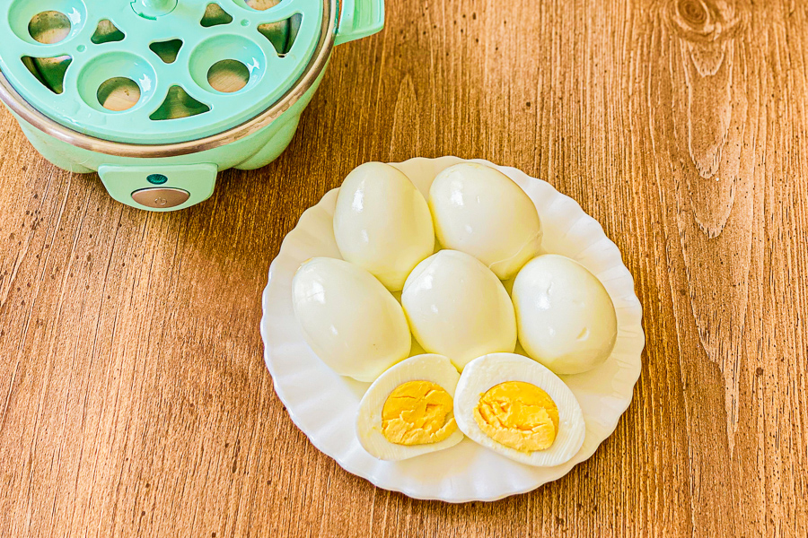 https://freshsimplehome.com/wp-content/uploads/2020/07/Easy-Hardboiled-Eggs_2730.jpg